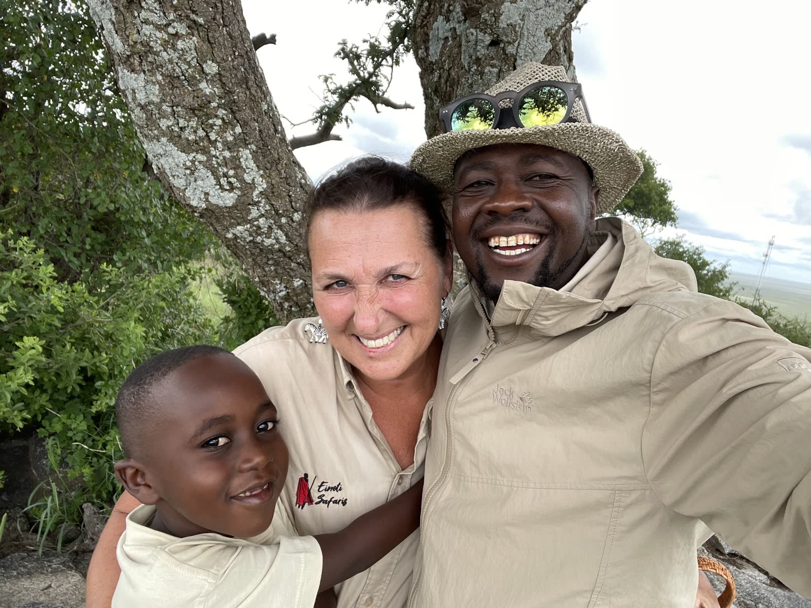 Guide guest child — Einoti Safaris