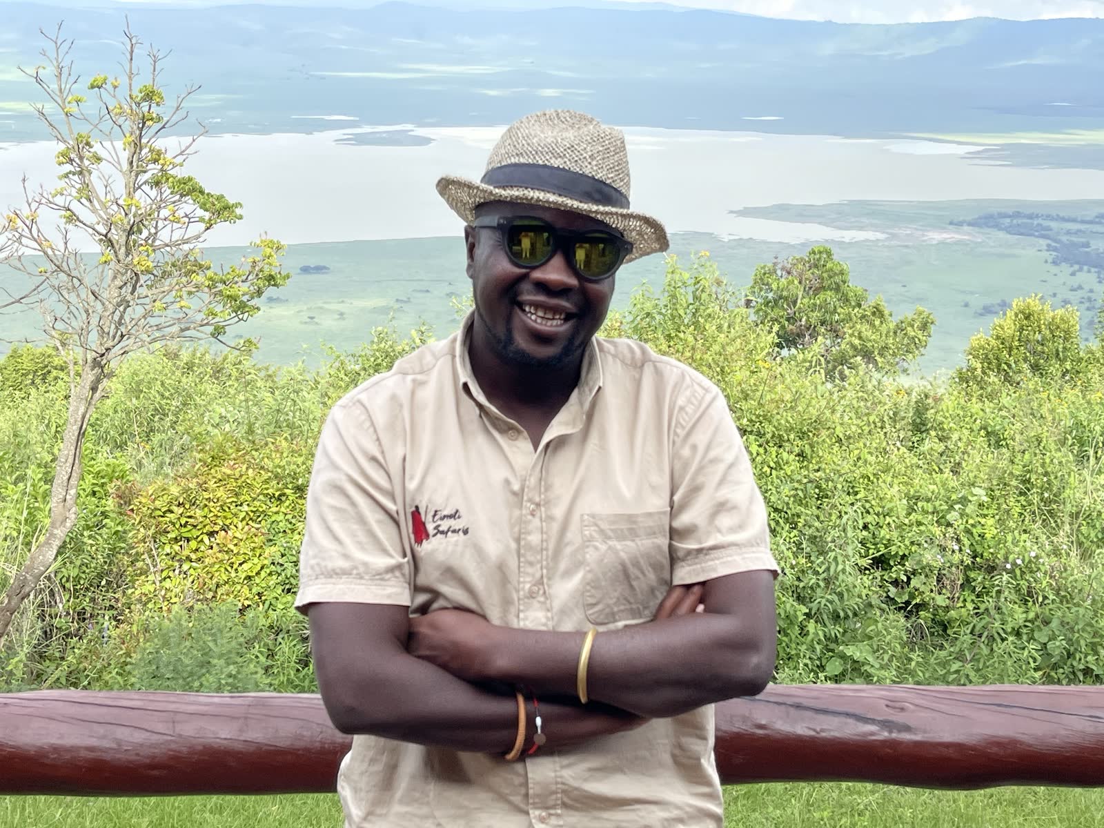 Guide portrait viewpoint — Einoti Safaris