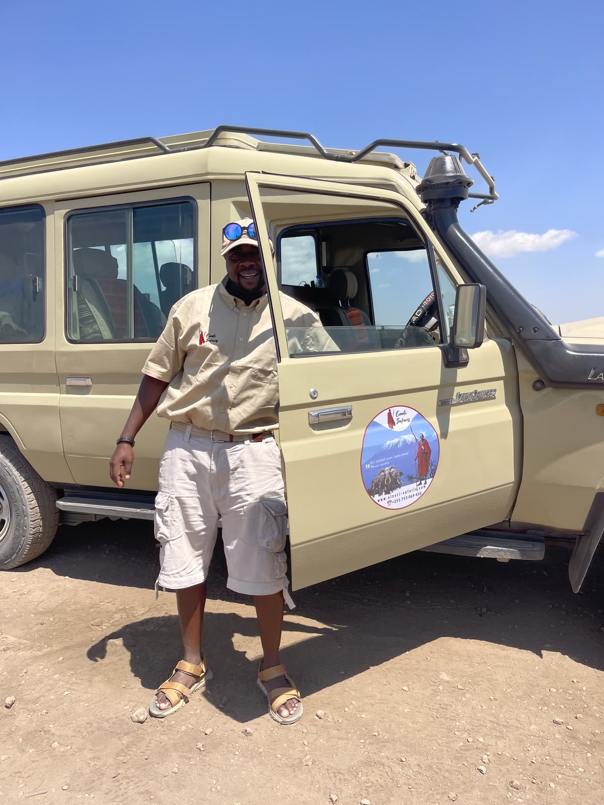 Landcruiser guide — Einoti Safaris