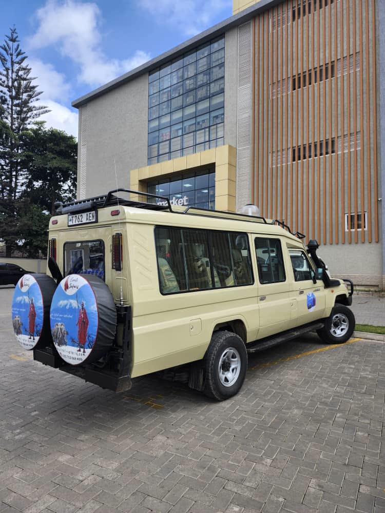 Landcruiser ready — Einoti Safaris