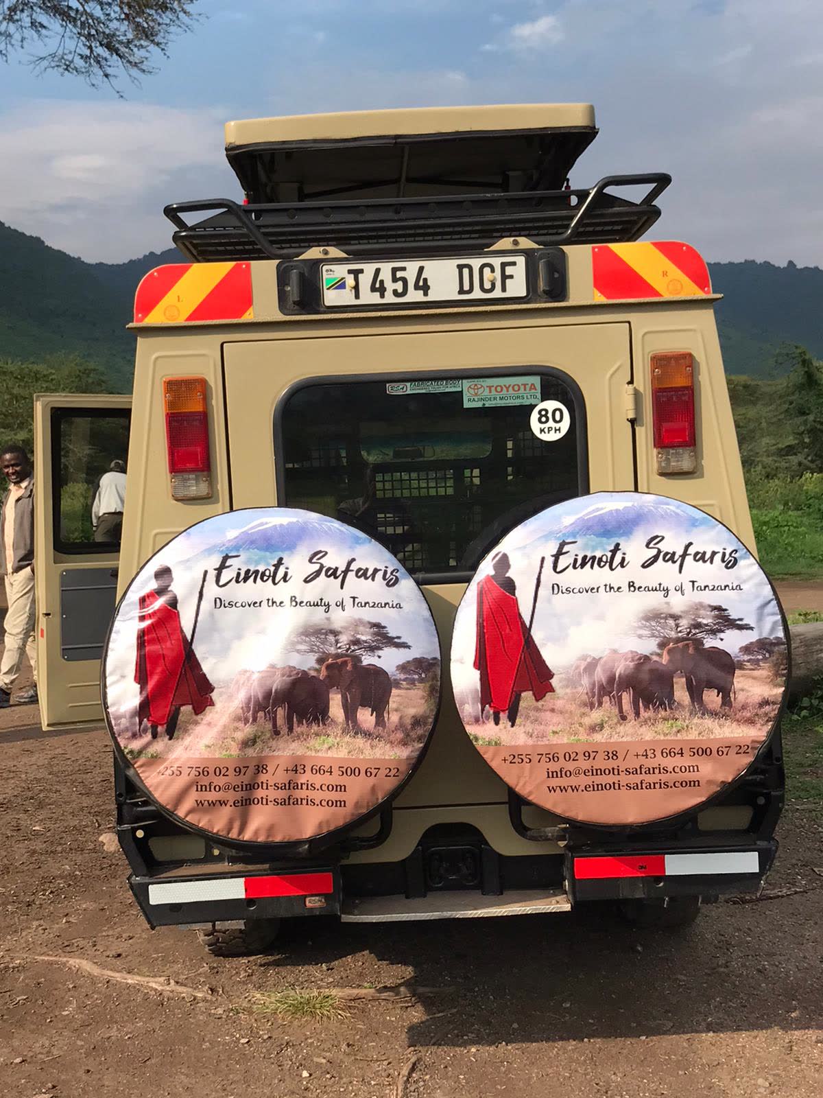 Landcruiser rear — Einoti Safaris